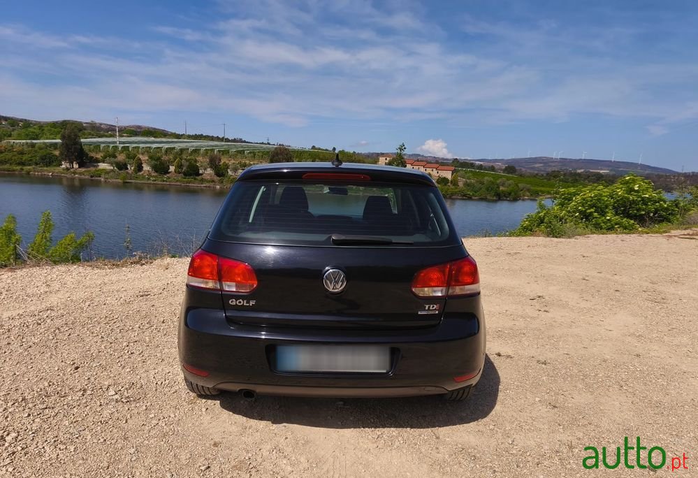 2011' Volkswagen Golf photo #2