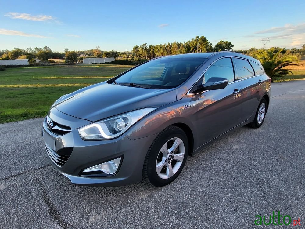 2013' Hyundai i40 Sw photo #1
