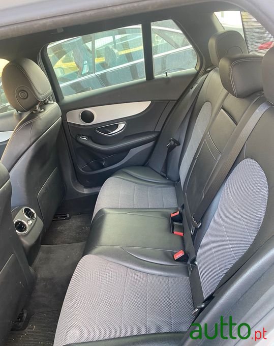 2015' Mercedes-Benz C-250 photo #3