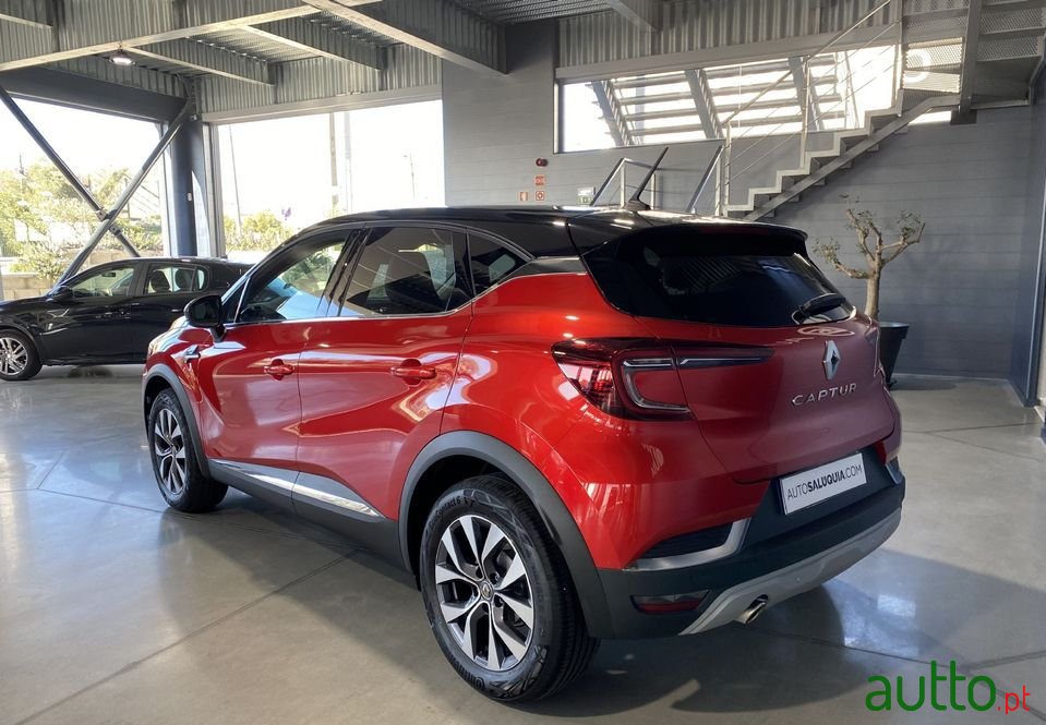 2021' Renault Captur photo #3