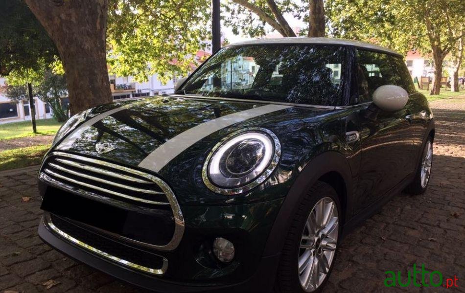 2017' MINI Cooper Cooper D photo #2