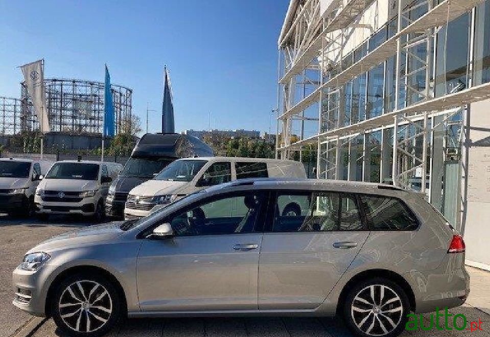 2016' Volkswagen Golf Variant photo #2