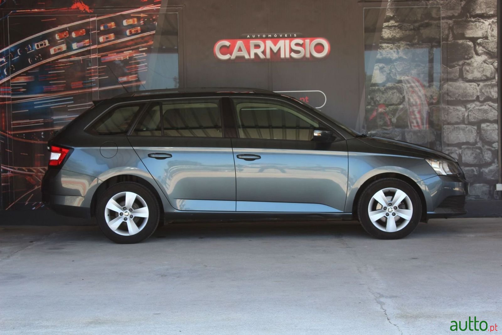 2017' Skoda Fabia Break photo #2