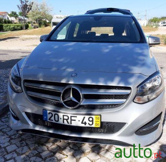 2016' Mercedes-Benz B-180 Style photo #2
