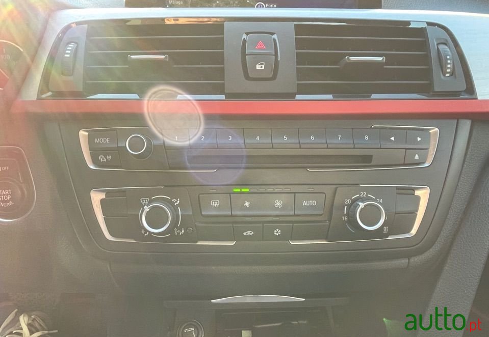 2012' BMW 320 Sport photo #5