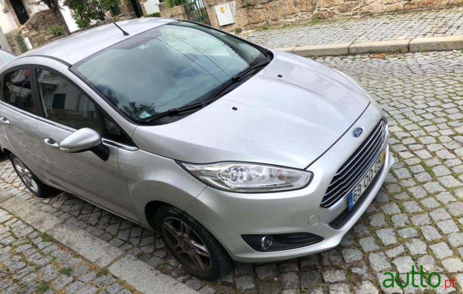 2014' Ford Fiesta photo #2