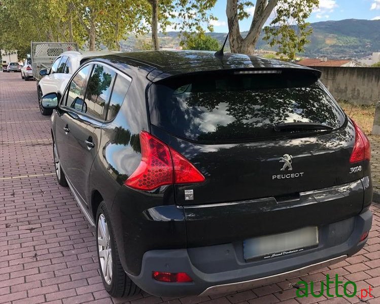 2013' Peugeot 3008 2.0 Hdi Hybrid4 photo #2