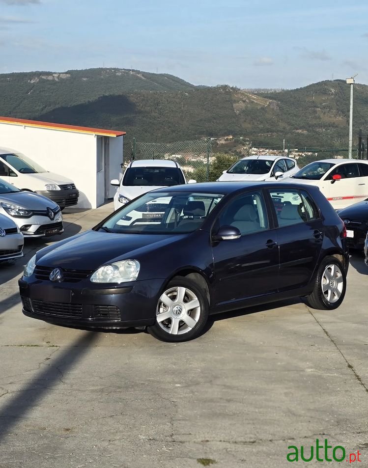 2004' Volkswagen Golf 1.4 Fsi Trendline photo #1