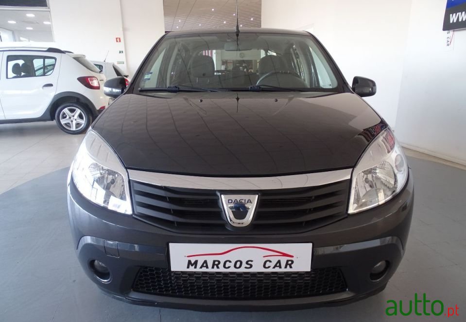 2012' Dacia Sandero photo #2