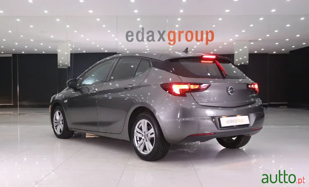 2018' Opel Astra photo #4