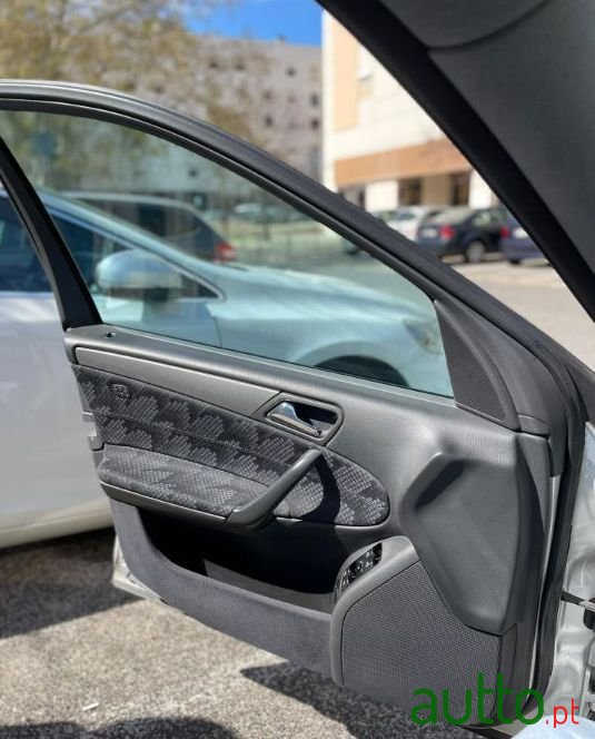 2002' Mercedes-Benz C-220 photo #1