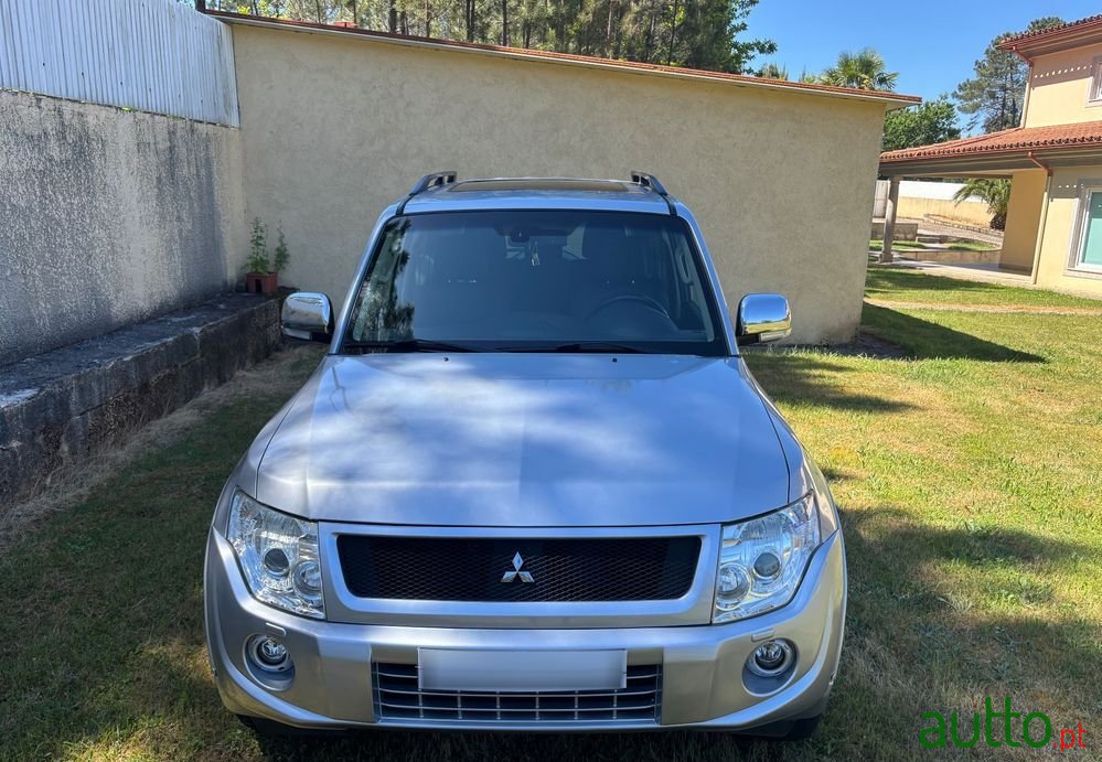 2014' Mitsubishi Pajero photo #6