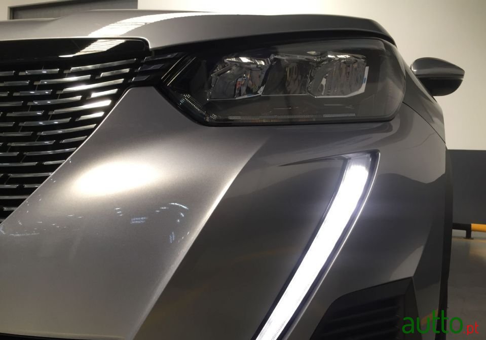 2021' Peugeot 2008 photo #5