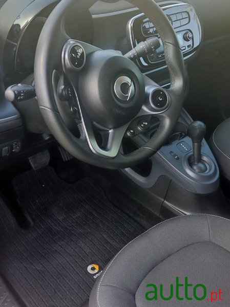 2019' Smart Forfour Electric Drive Passion photo #3