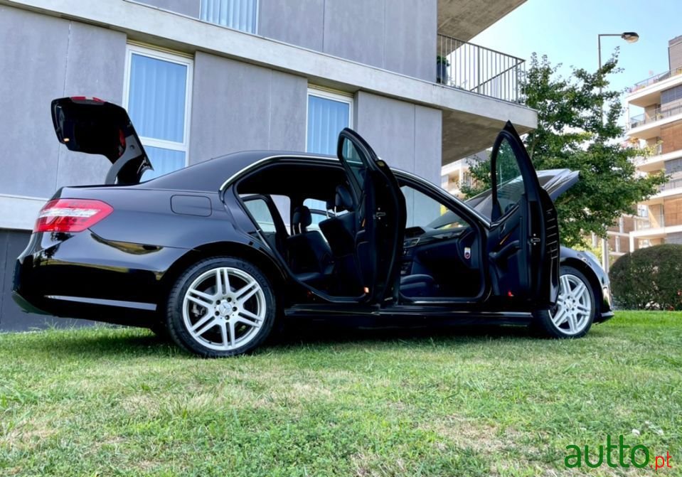 2009' Mercedes-Benz E-250 photo #6