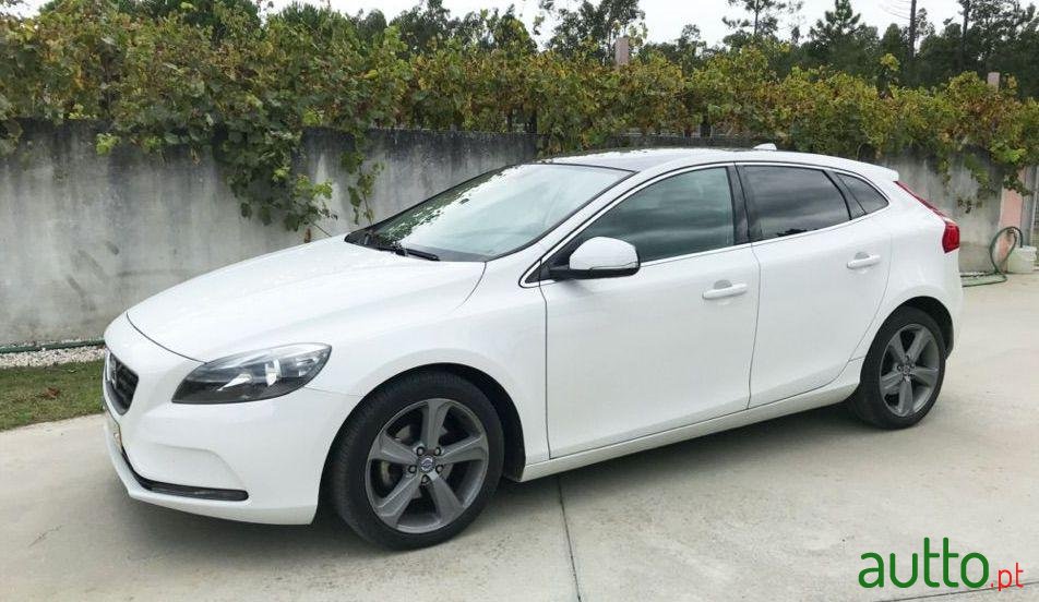 2012' Volvo V40 photo #2