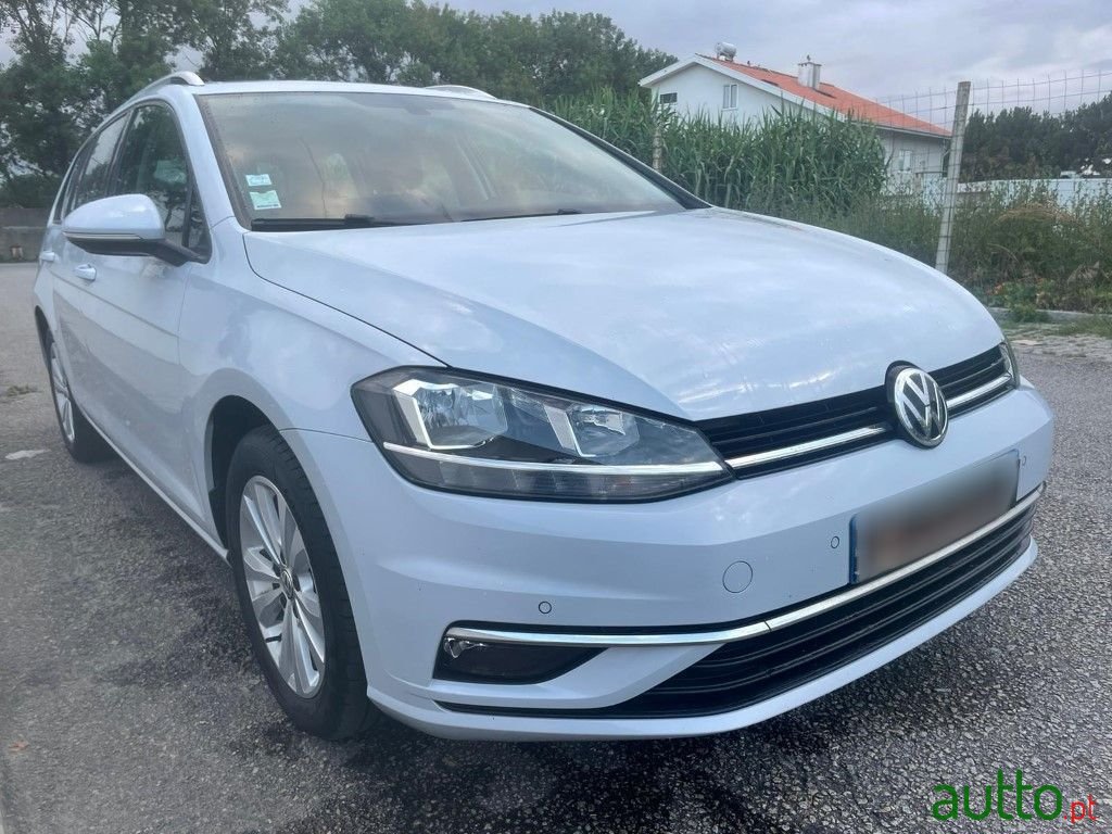 2017' Volkswagen Golf photo #1