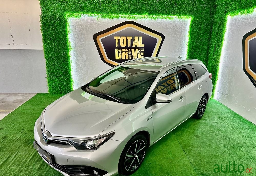 2016' Toyota Auris Touring Sports photo #5