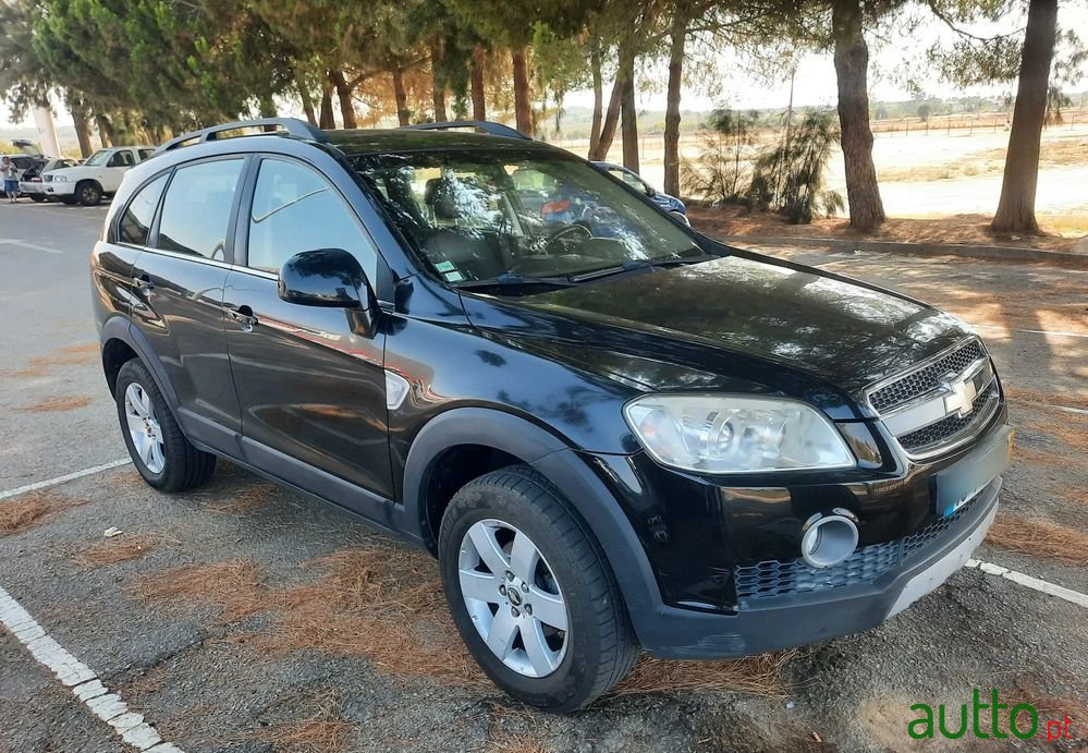 2008' Chevrolet Captiva 2.0 Vcdi Seven 7L photo #1