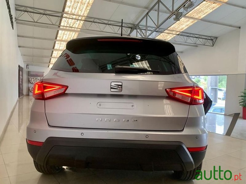 2019' SEAT Arona 1.0 Tgi Style photo #5