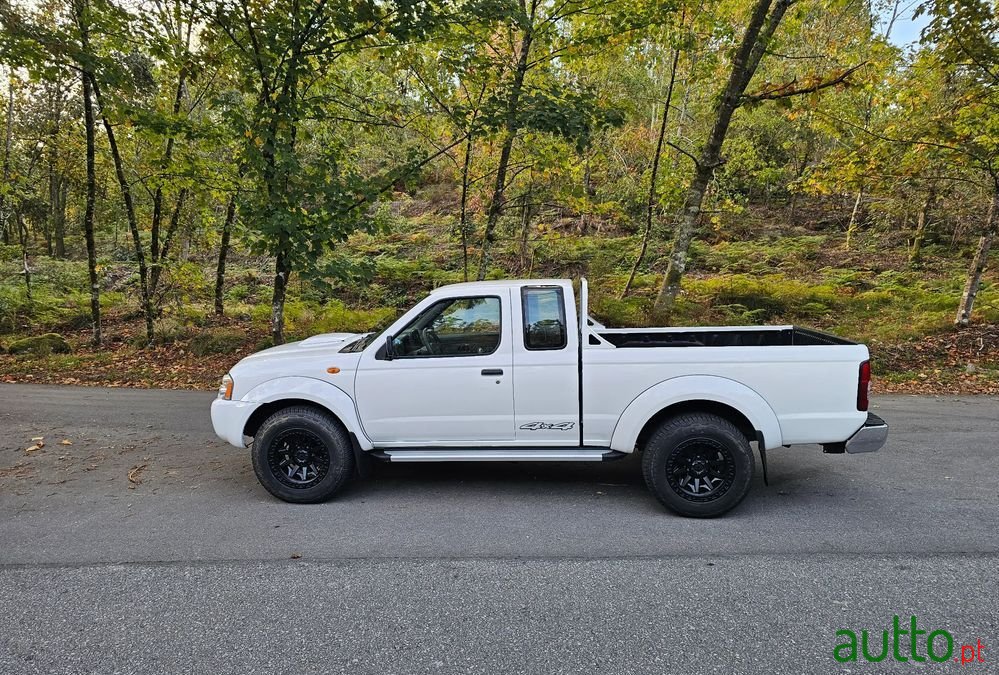 2011' Nissan Navara photo #5