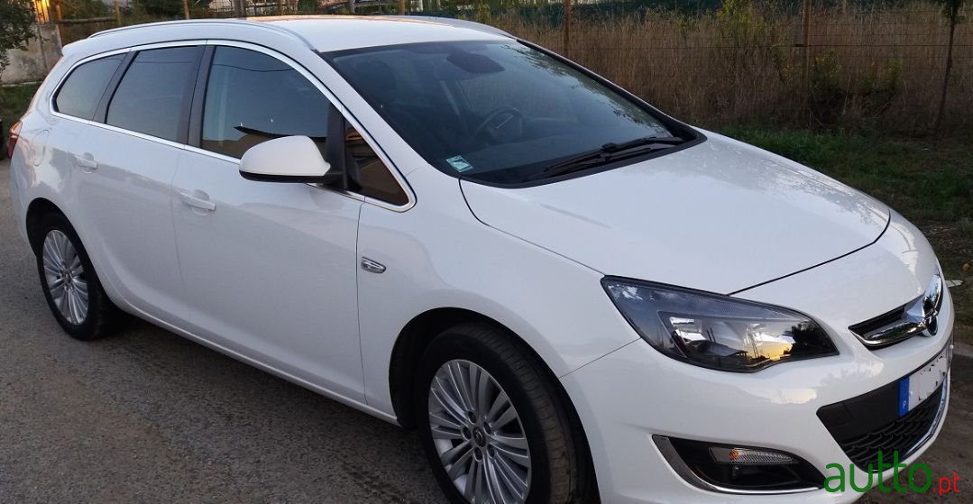 2014' Opel Astra Sports Tourer photo #1