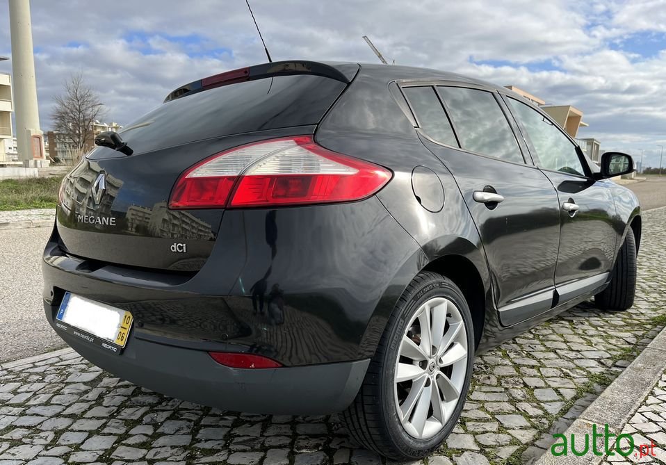 2010' Renault Megane photo #3