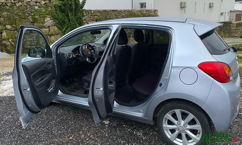 2014' Mitsubishi Space Star photo #5