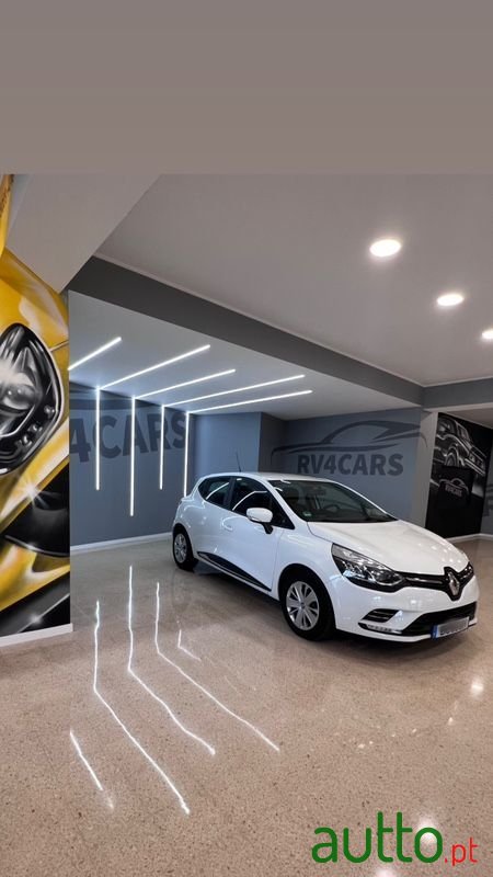 2017' Renault Clio Sport Tourer photo #5