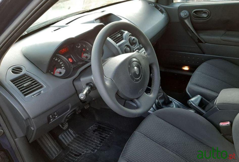 2004' Renault Megane Break photo #2