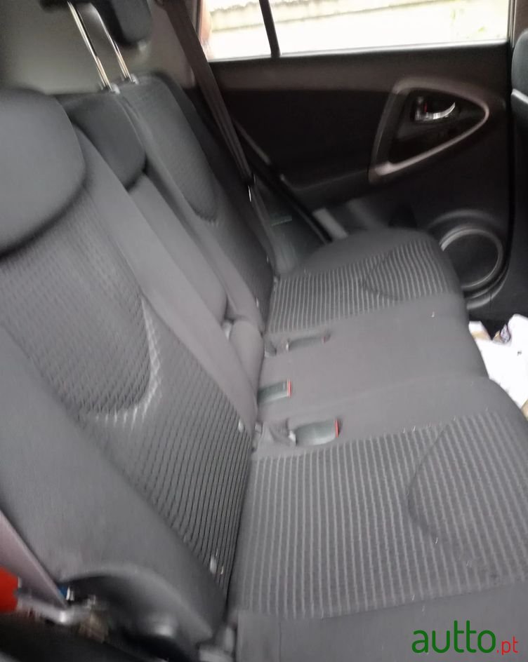 2008' Toyota RAV4 2.2 D-4D 4X4 photo #3