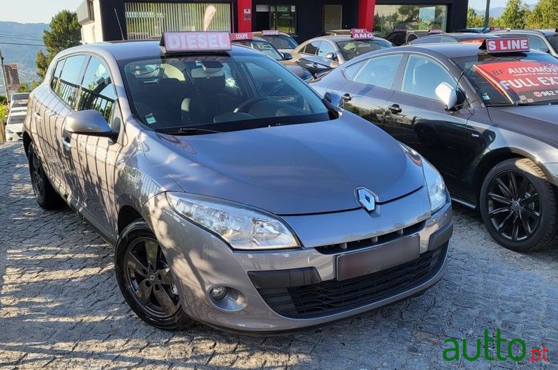 2010' Renault Megane Ver-1-5-Dci-Dynamique photo #4