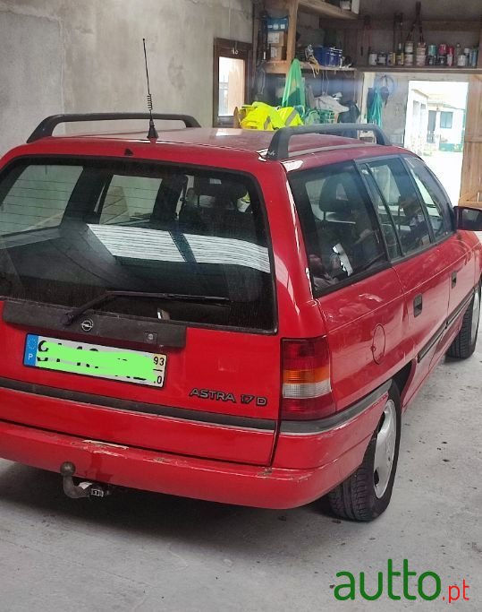 1993' Opel Astra Caravan photo #2