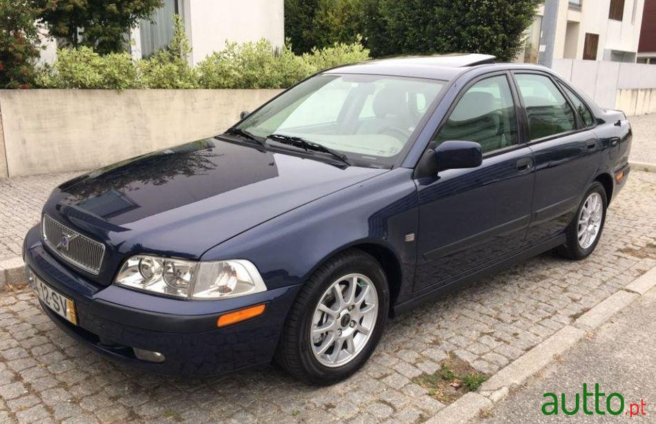 2002' Volvo S40 photo #3