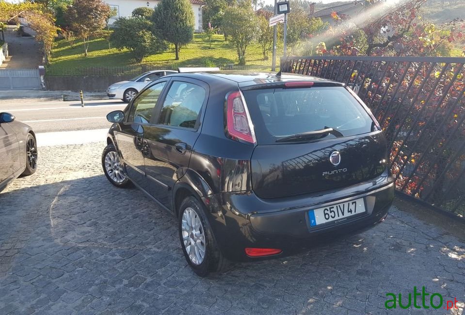 2010' Fiat Punto Evo photo #3