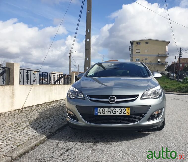 2016' Opel Astra photo #2