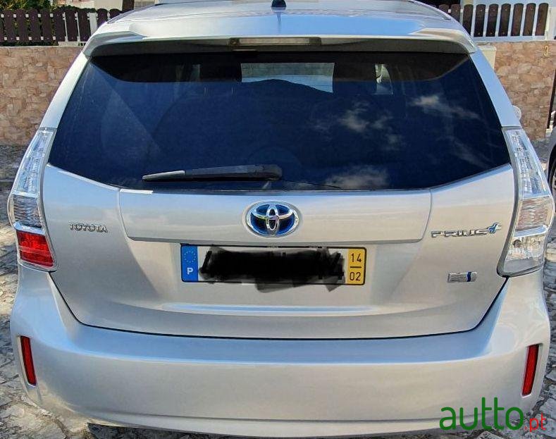 2014' Toyota Prius Plus photo #1