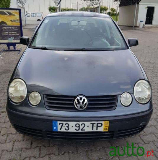 2002' Volkswagen Polo photo #1