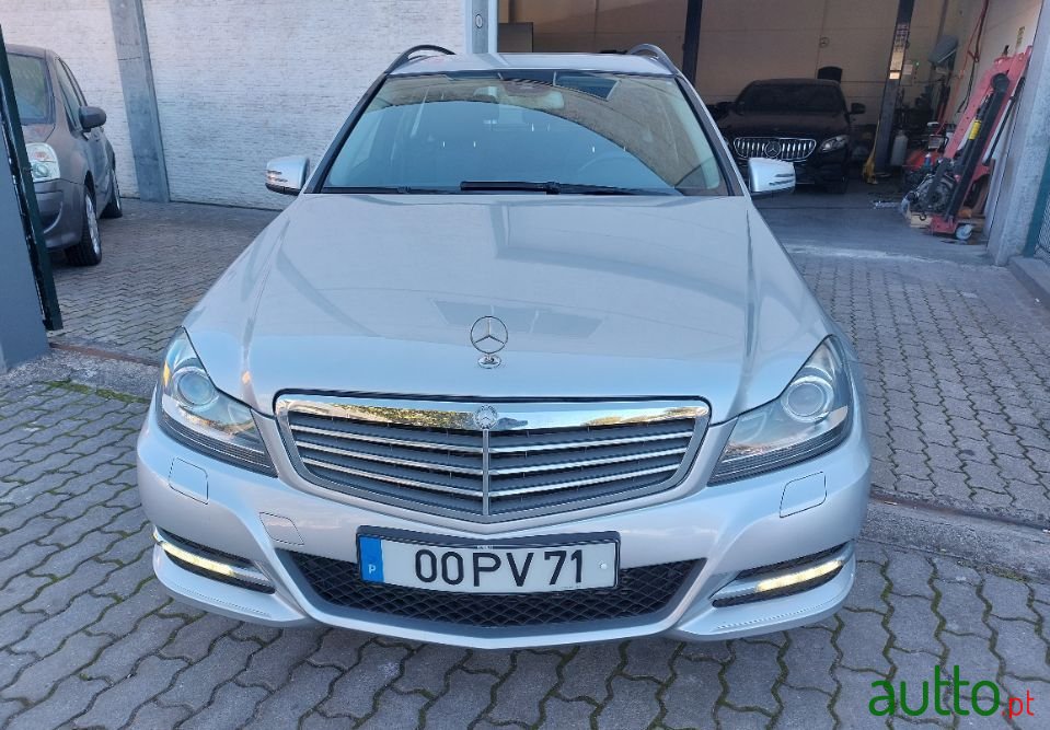 2013' Mercedes-Benz C-220 photo #2