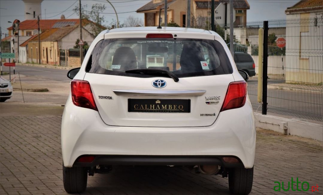 2017' Toyota Yaris photo #3