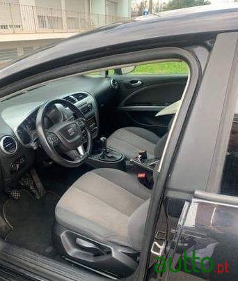 2010' SEAT Leon photo #3