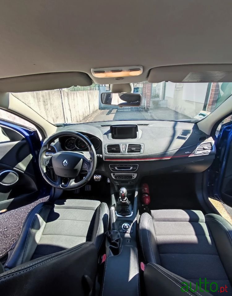 2012' Renault Megane Sport Tourer photo #5