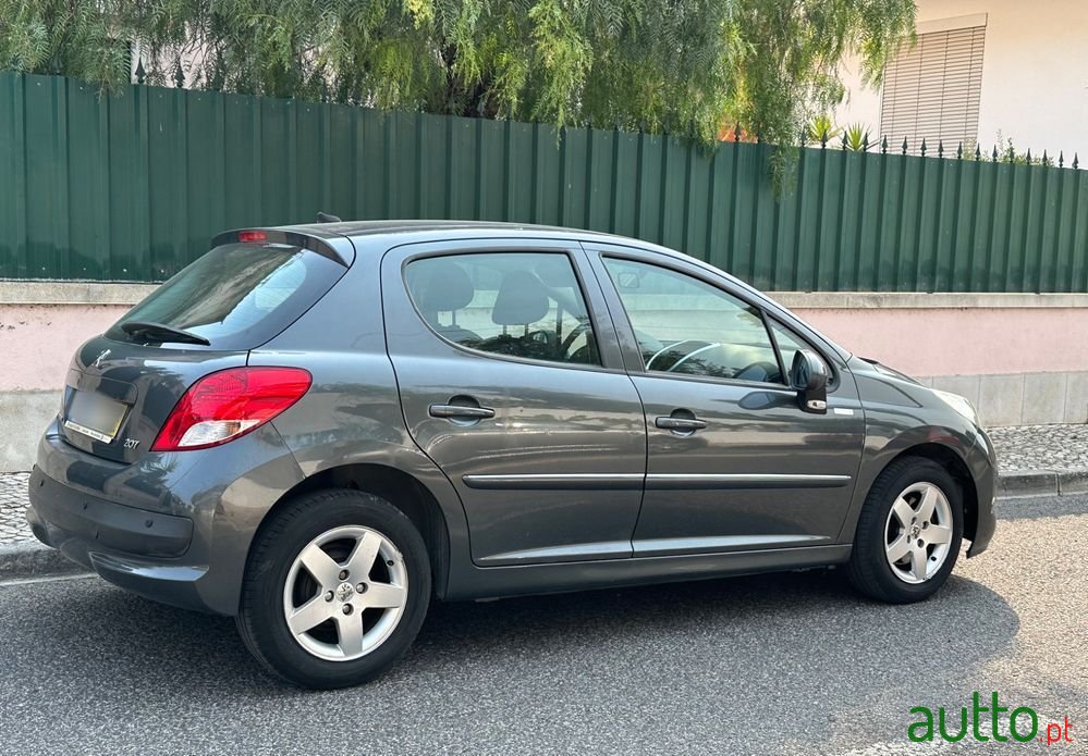 2010' Peugeot 207 1.4 16V Active photo #2