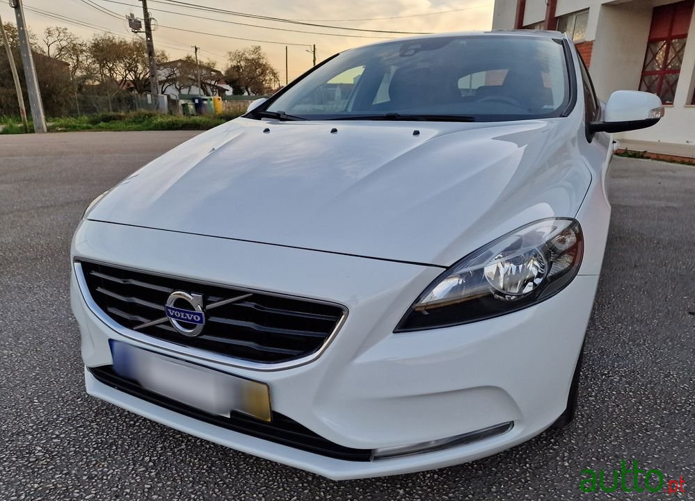 2015' Volvo V40 photo #2