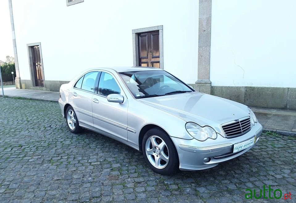 2000' Mercedes-Benz C-220 photo #3