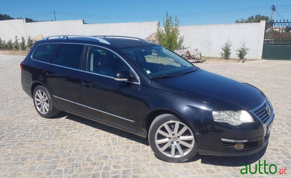 2007' Volkswagen Passat Variant photo #3