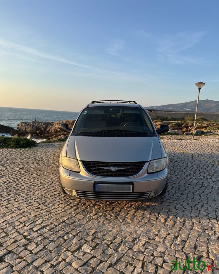 2001' Chrysler Grand Voyager photo #3