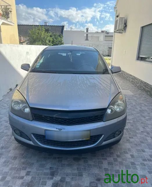 2008' Opel Astra Gtc 1.3 Cdti photo #1
