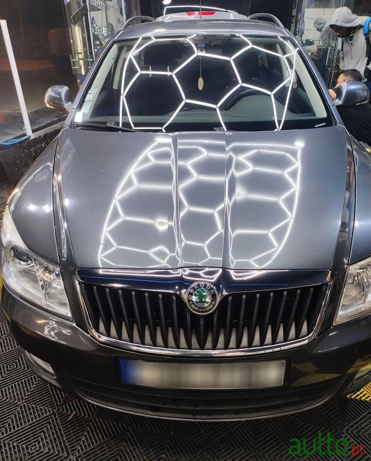 2010' Skoda Octavia Break photo #1