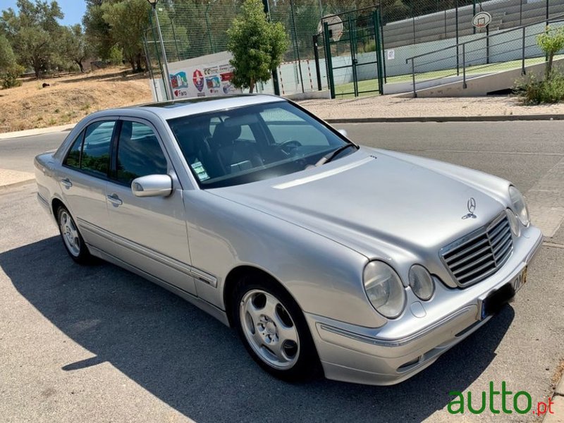 1999' Mercedes-Benz E-220 photo #5